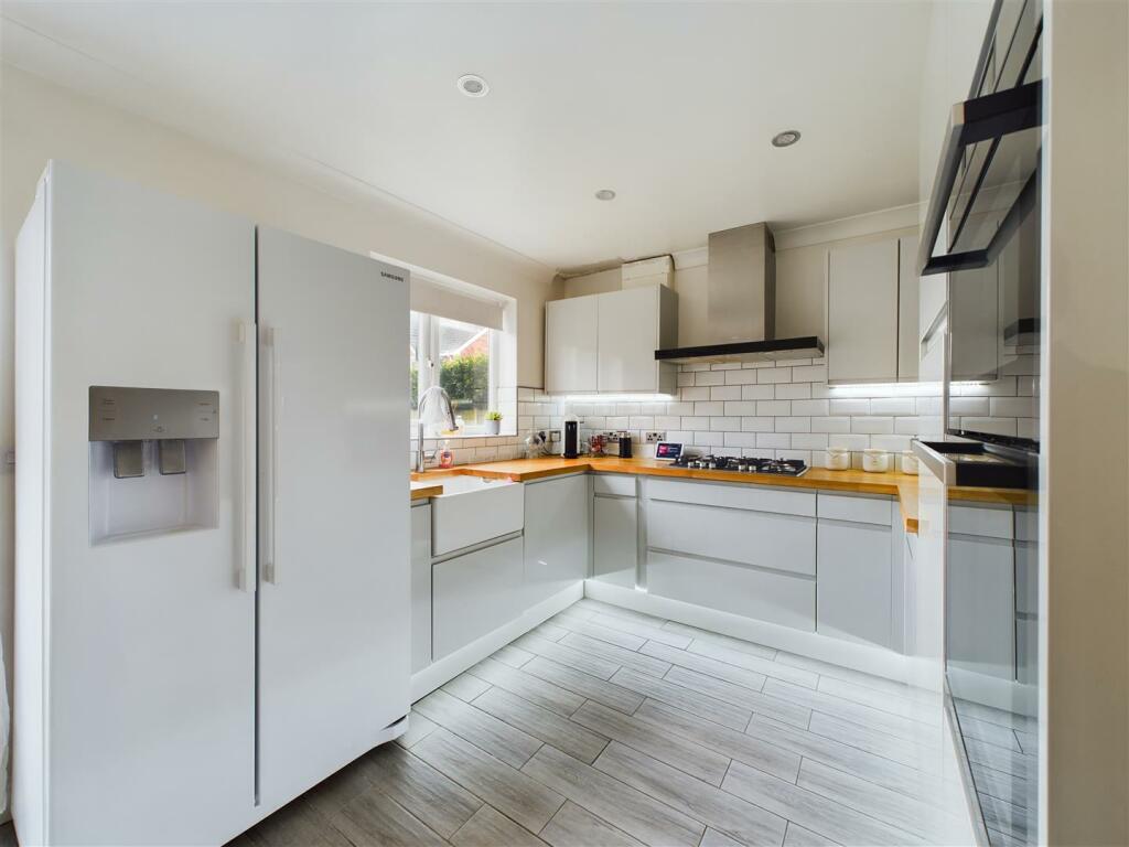 KITCHEN/ DINER