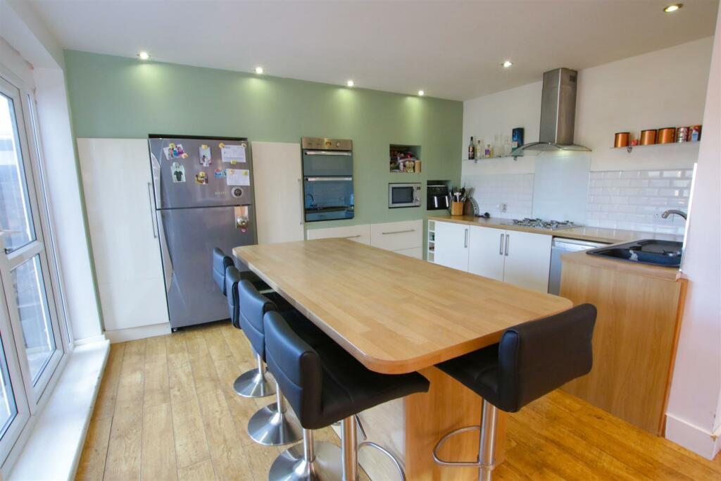 OPEN PLAN LIVING DINING KITCHEN