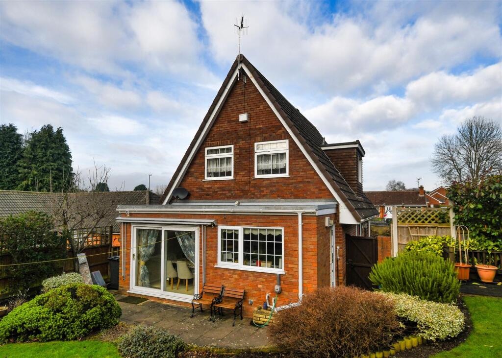 2 Reynolds Close - Front (3).jpg