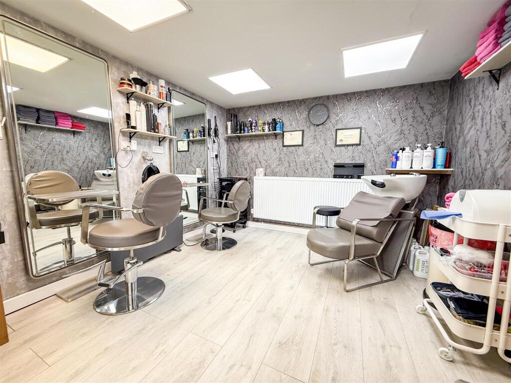 STUDIO / SALON