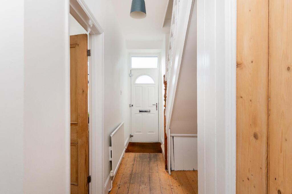 1T6RHD - Hallway C.jpg