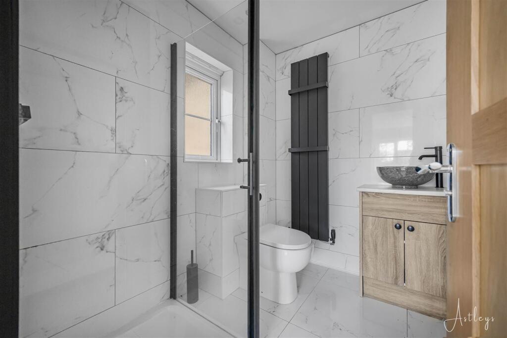 Ensuite shower room