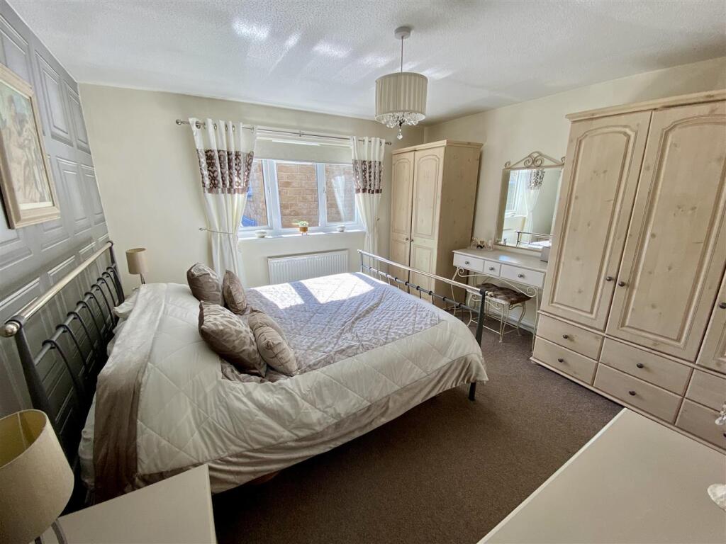 Bramleys Estate Agents - Oakfield Drive - Mirfield