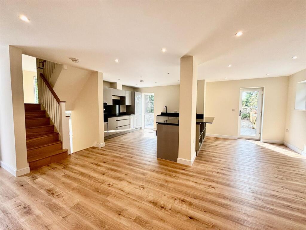 PHOTO-2025-08-20-15-36-42 (4).jpg