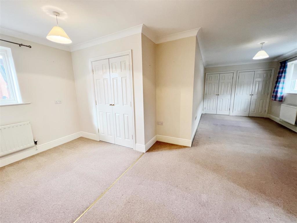 Bedroom 1 pic 1.jpg