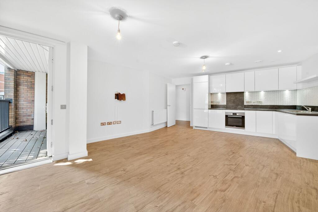 Living area / dining room / kitchen