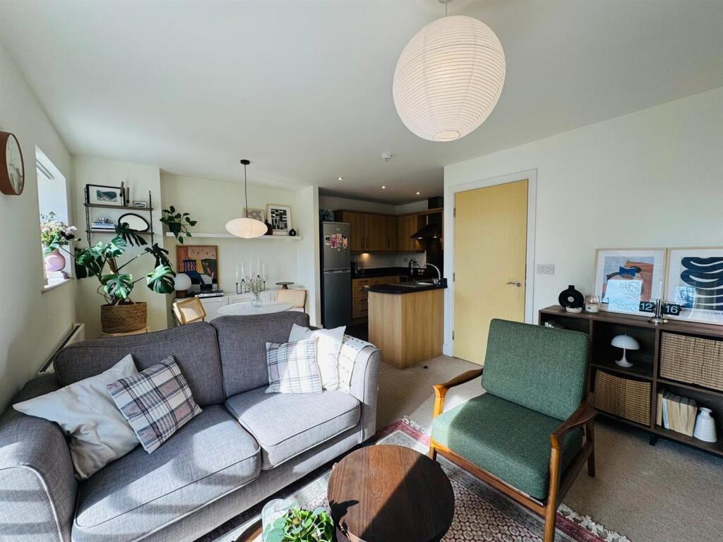 OPEN PLAN LIVING ROOM