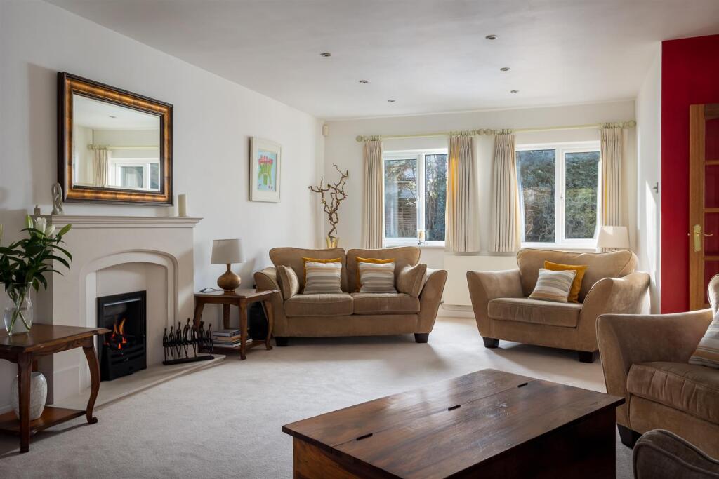 22 - Mead Lodge - GL53 8EX - Web.jpg