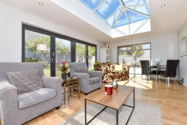 Living Dining Room Wards.jpeg