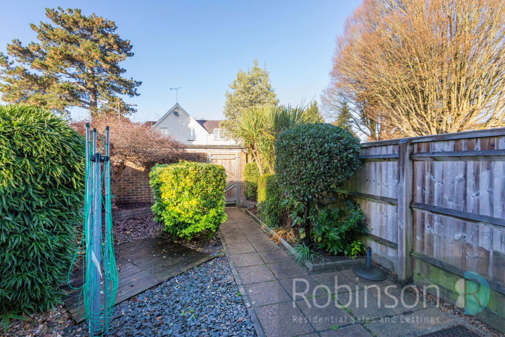 18 Lynton Green-6