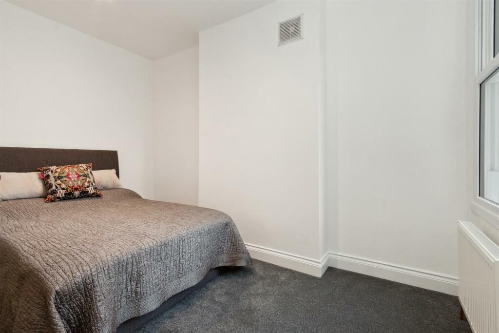 FFF 25 Gilbey Road, London bedroom 2.jpg