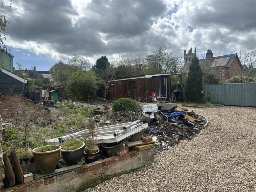 Site looking to garden room