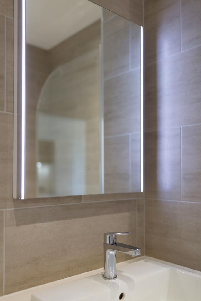 Prestige bathroom mirror