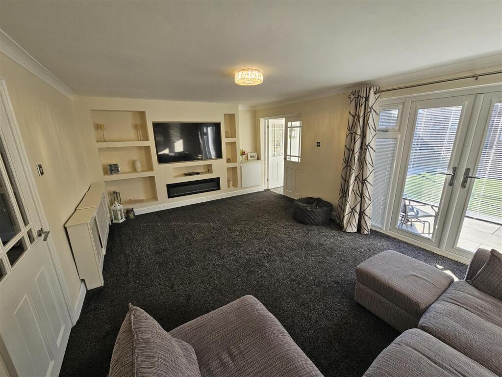 Lounge Dining Room