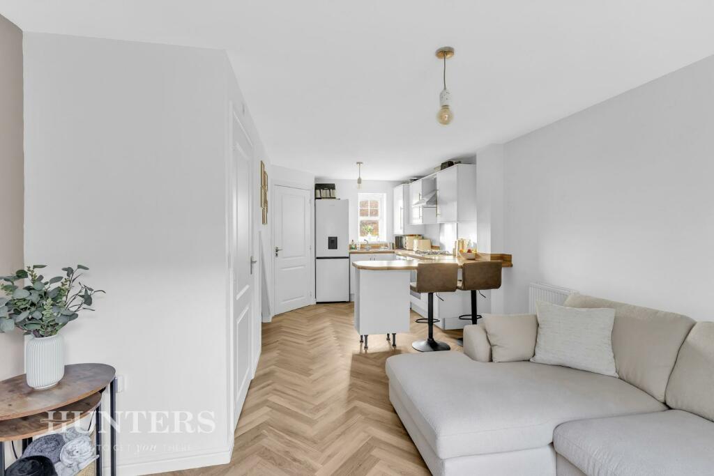 Lounge to Kitchen