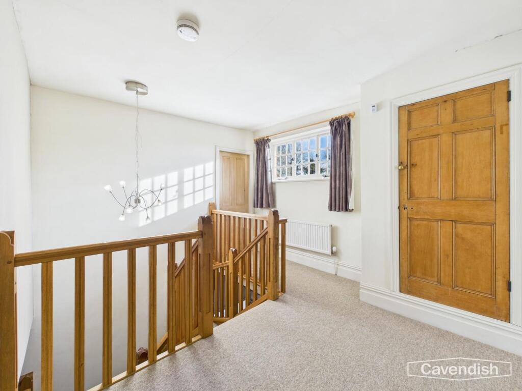 FIRST FLOOR LANDING