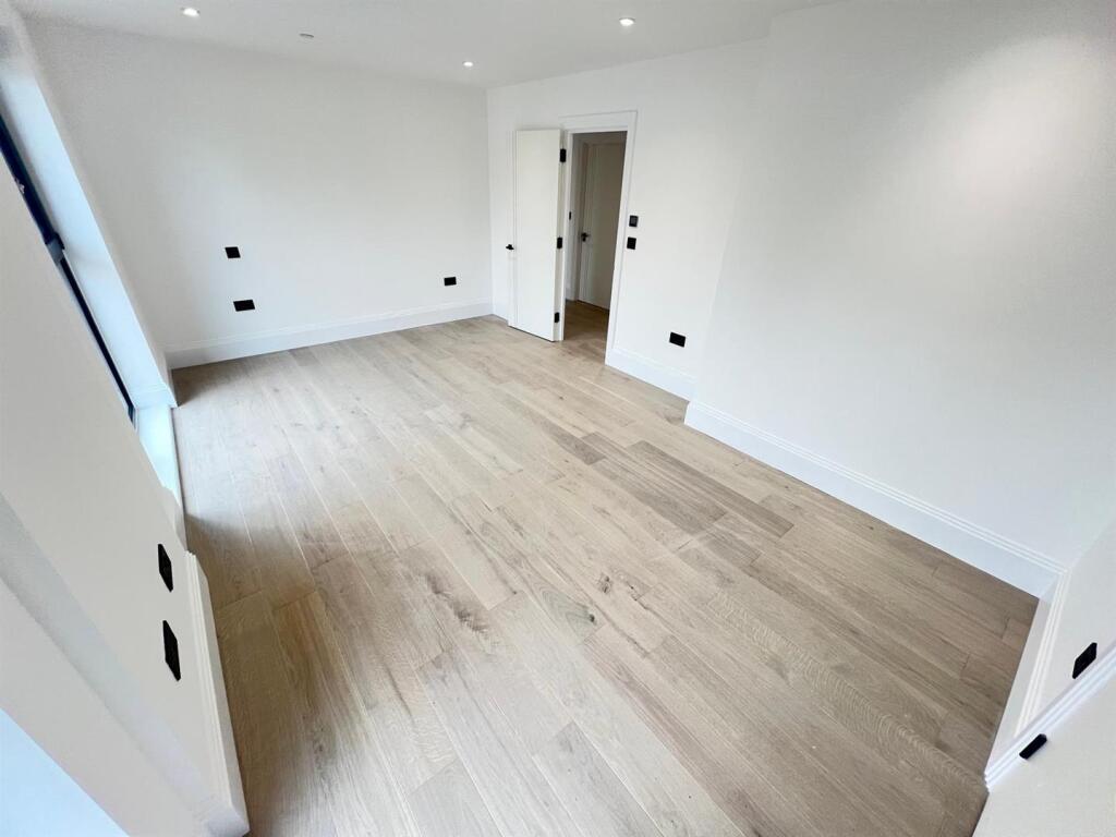 WhatsApp Image 2025-08-11 at 15.14.05_161d2726.jpg