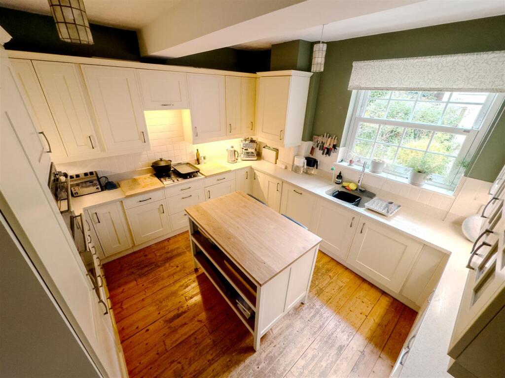 KITCHEN_1.jpg