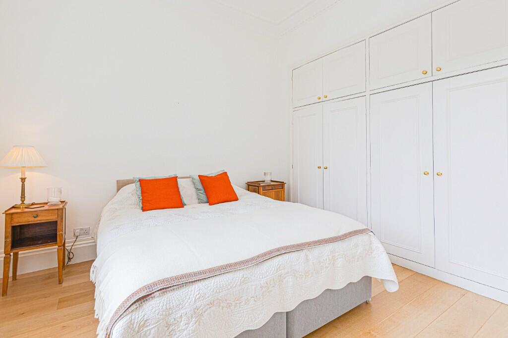 Principal bedroom