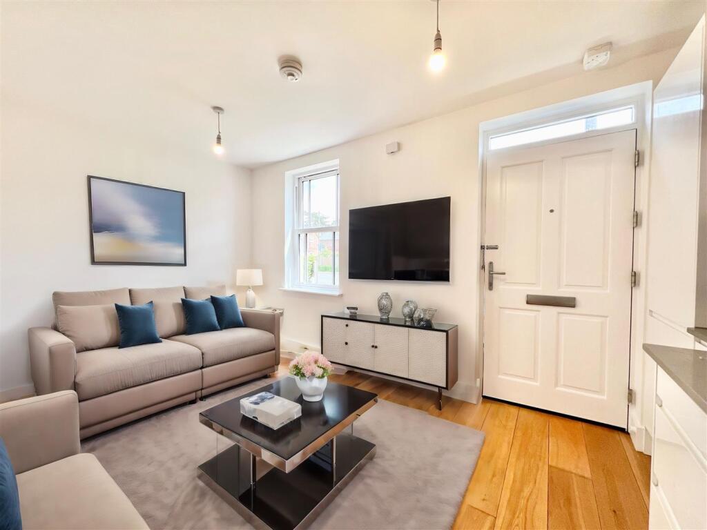 Lounge Area.JPG