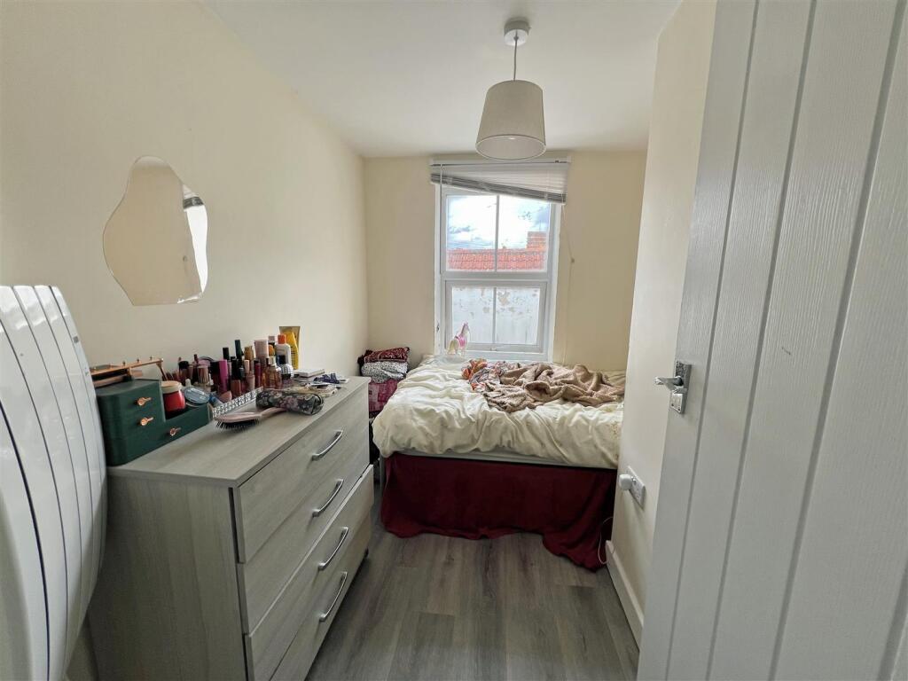 8 - Block of Flats for Auction, Easton.JPG