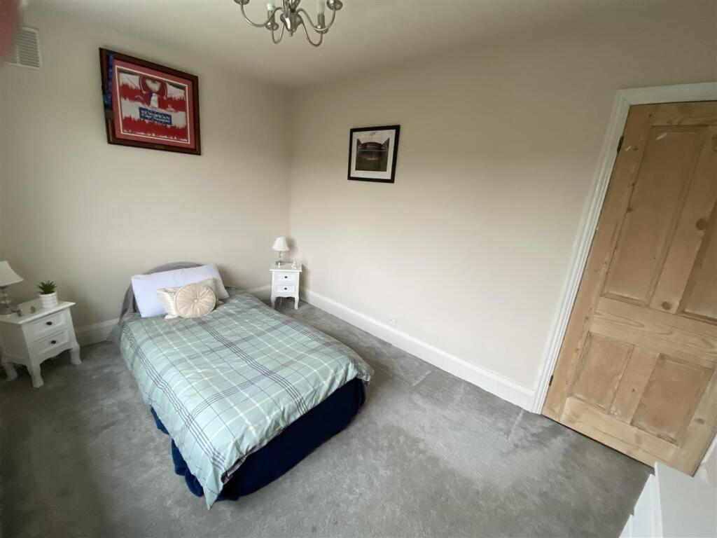 Bedroom no.3 rear double: