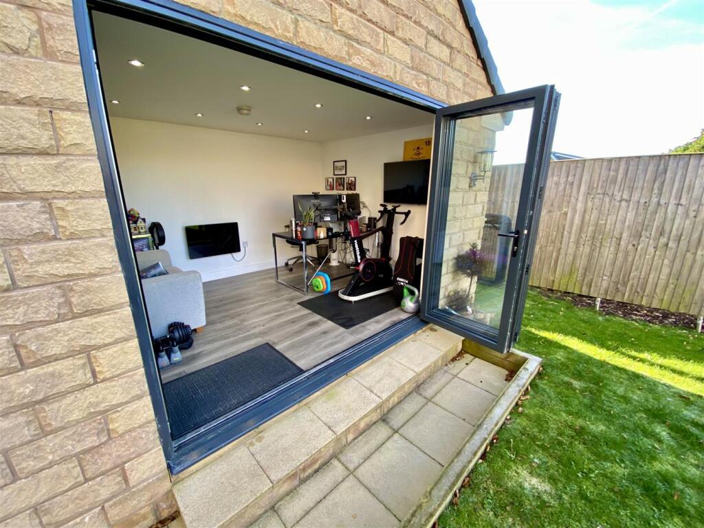 Bramleys Estate Agents - Moorcroft Close - Mirfiel