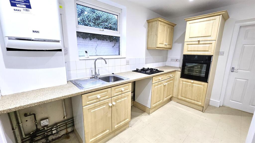 Kitchen 2.jpg