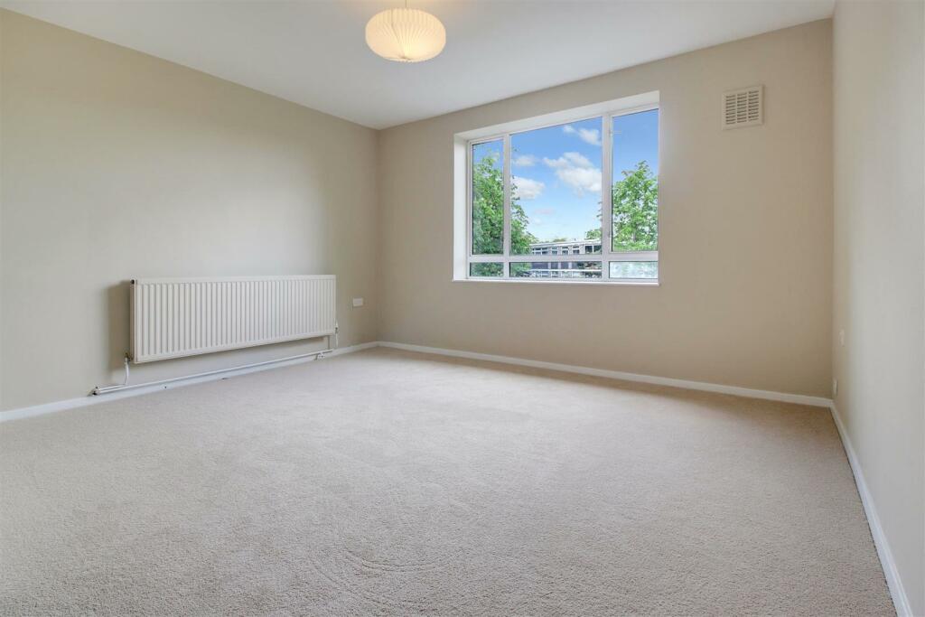 LOUNGE2.jpg