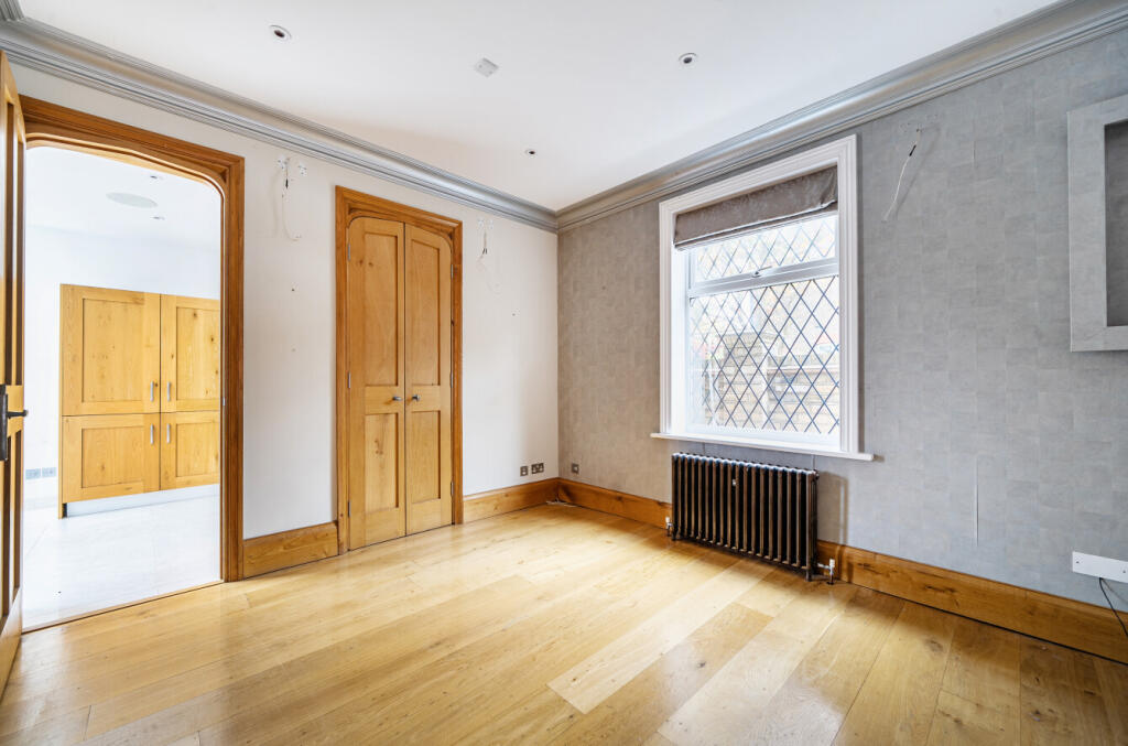 1369916-3-68ef999...