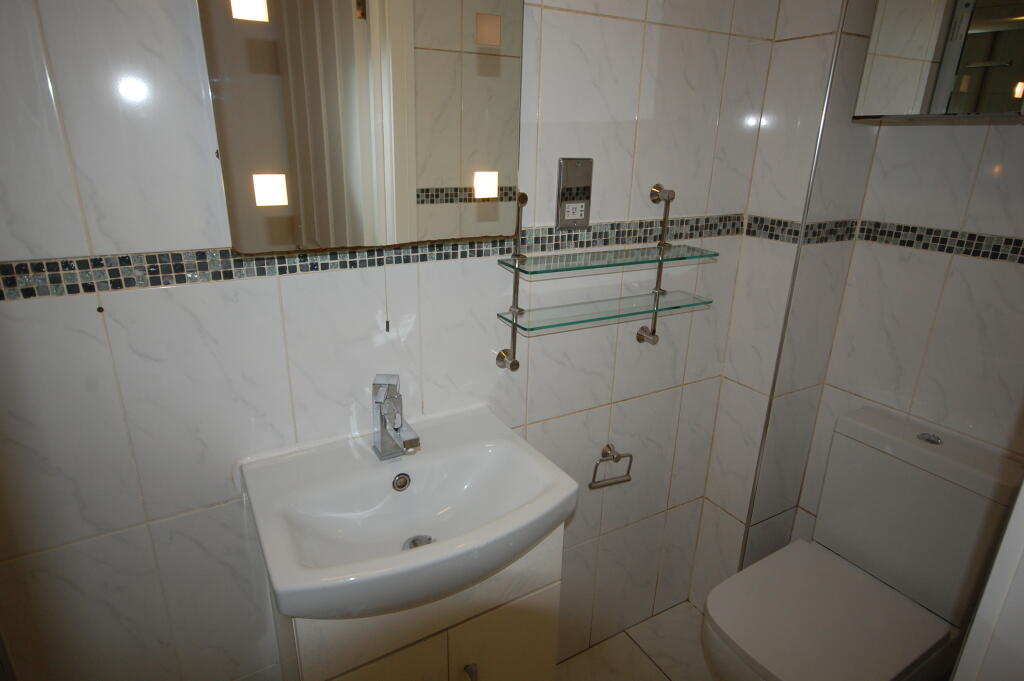 shower room 1.JPG