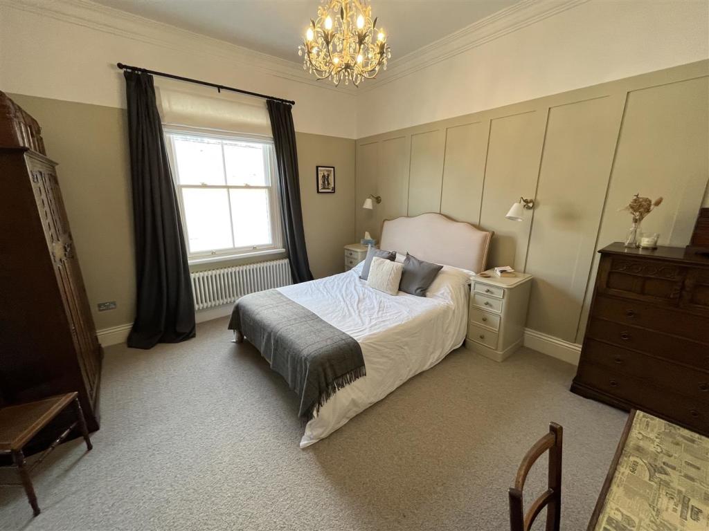 Bedroom 1 Aspect 2.jpg