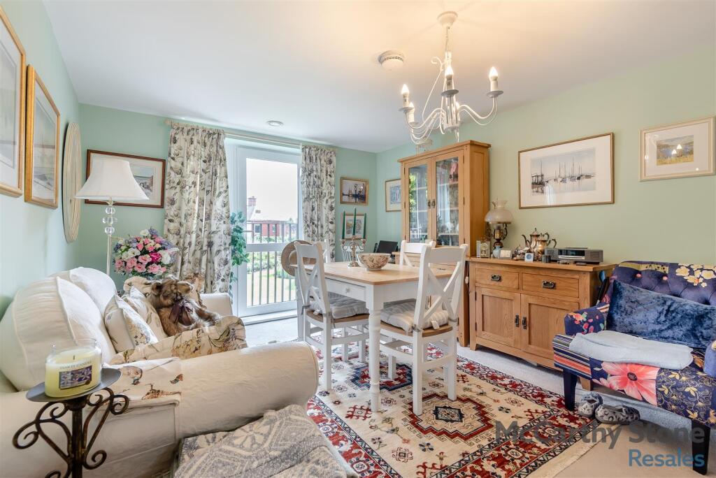 8652801-interior12.jpg