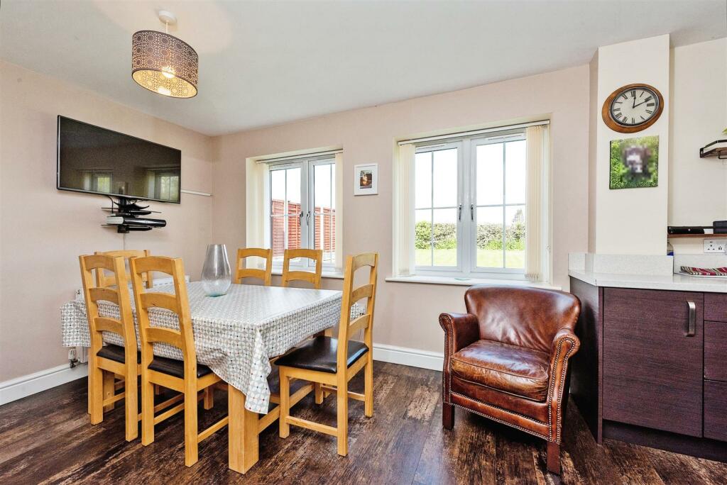 Kitchen dining room