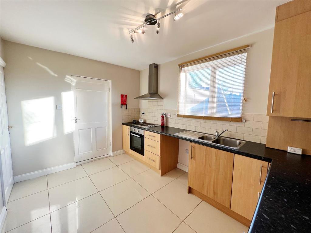 Kitchen pic 2.jpg