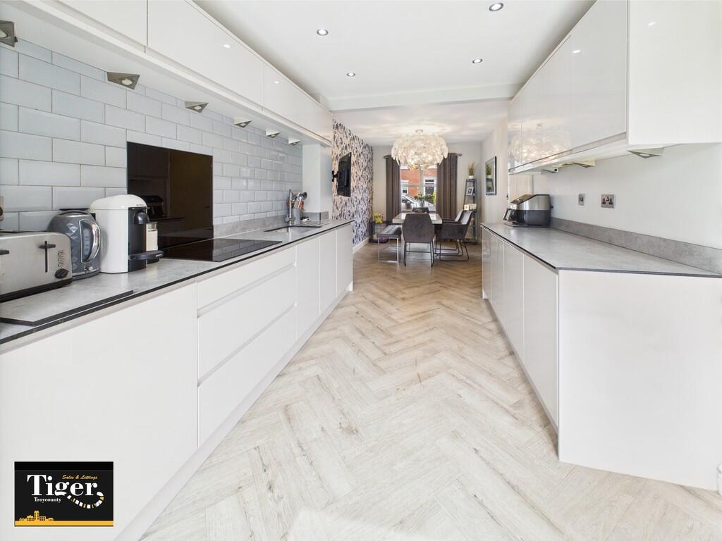 CAM02176G0-PR0571...