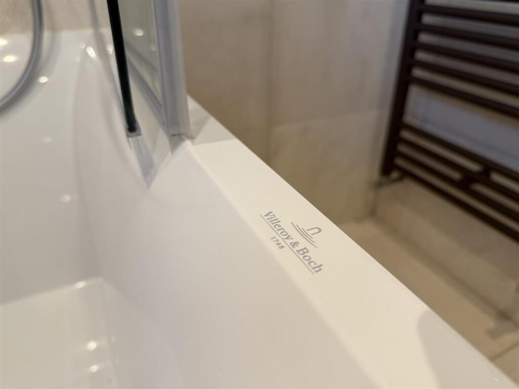 BATHROOM/WC
