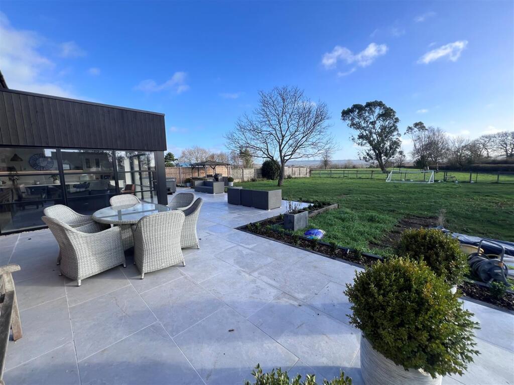 Patio 7.jpg