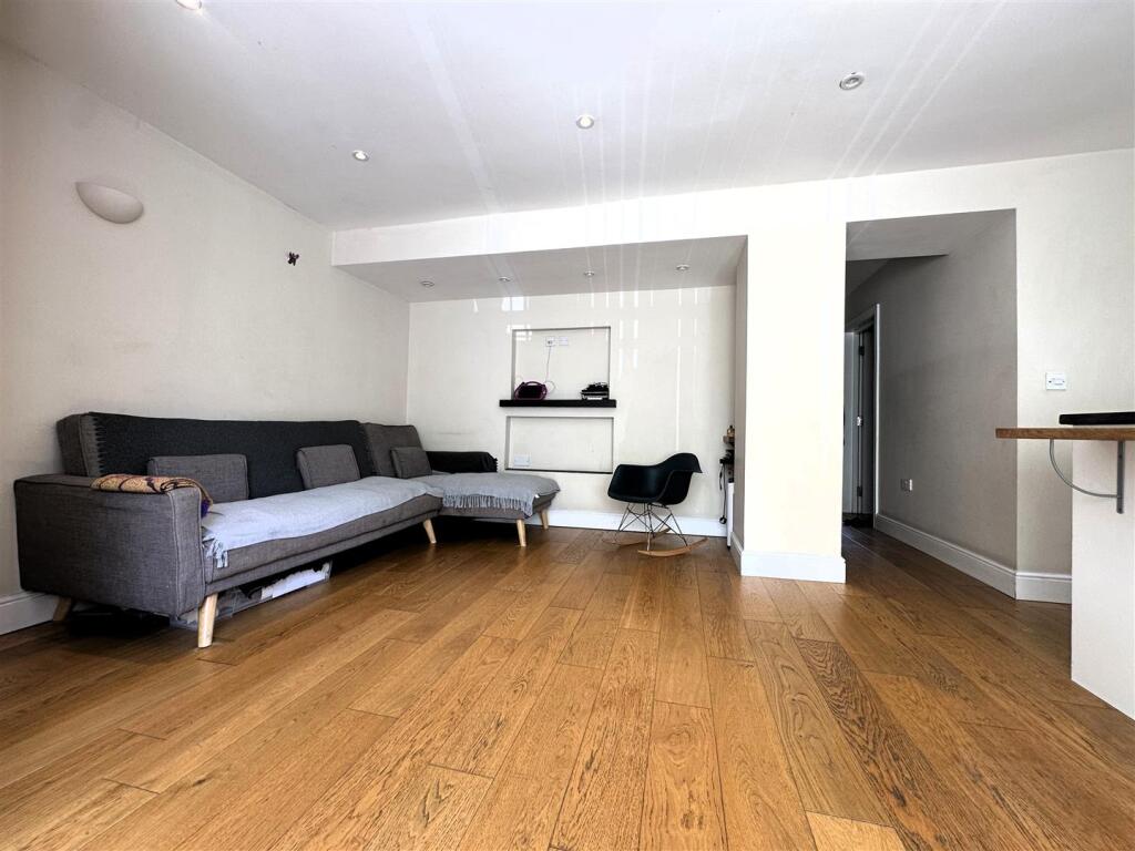 Lounge I.jpg