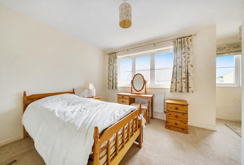 1304600-7-6843fdb...