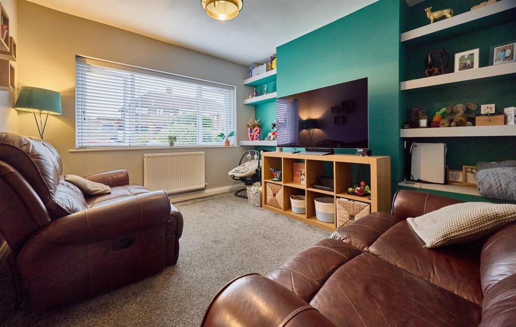 Lounge to Front