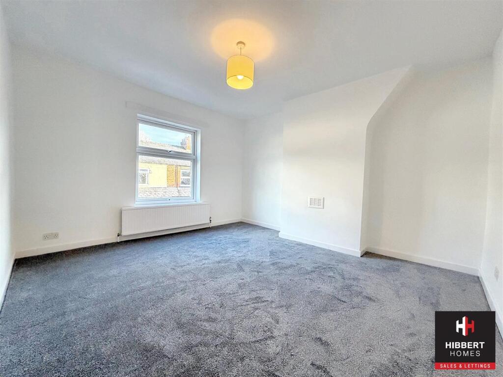 BEDROOM1.jpg