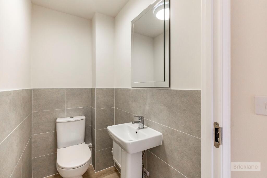 Cloakroom/wc