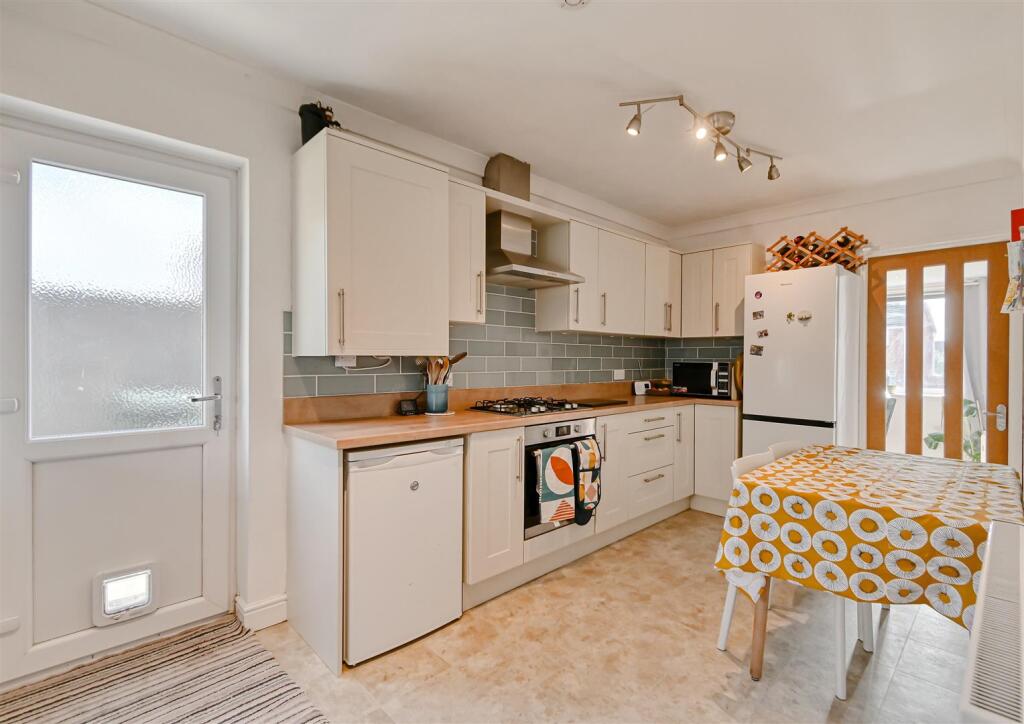 10 Goldstone Drive-04.jpg