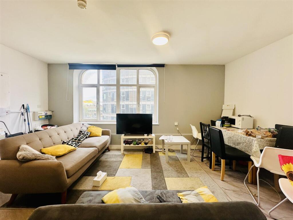 Living/Kitchen