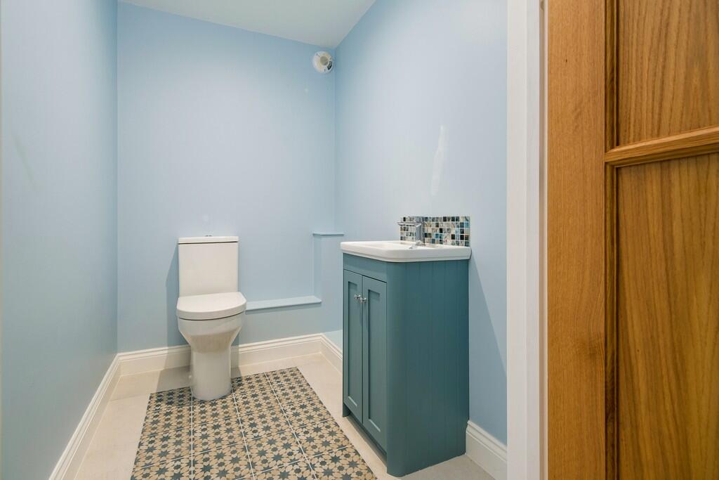 1440px-Elm Tree V...