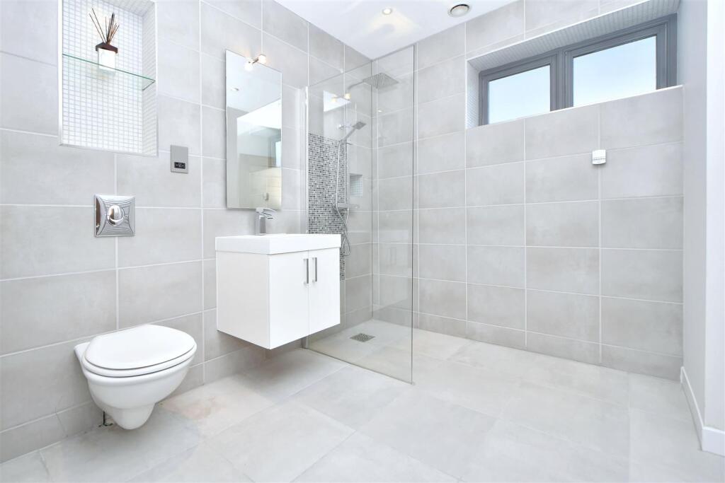 Bedroom Five En-Suite