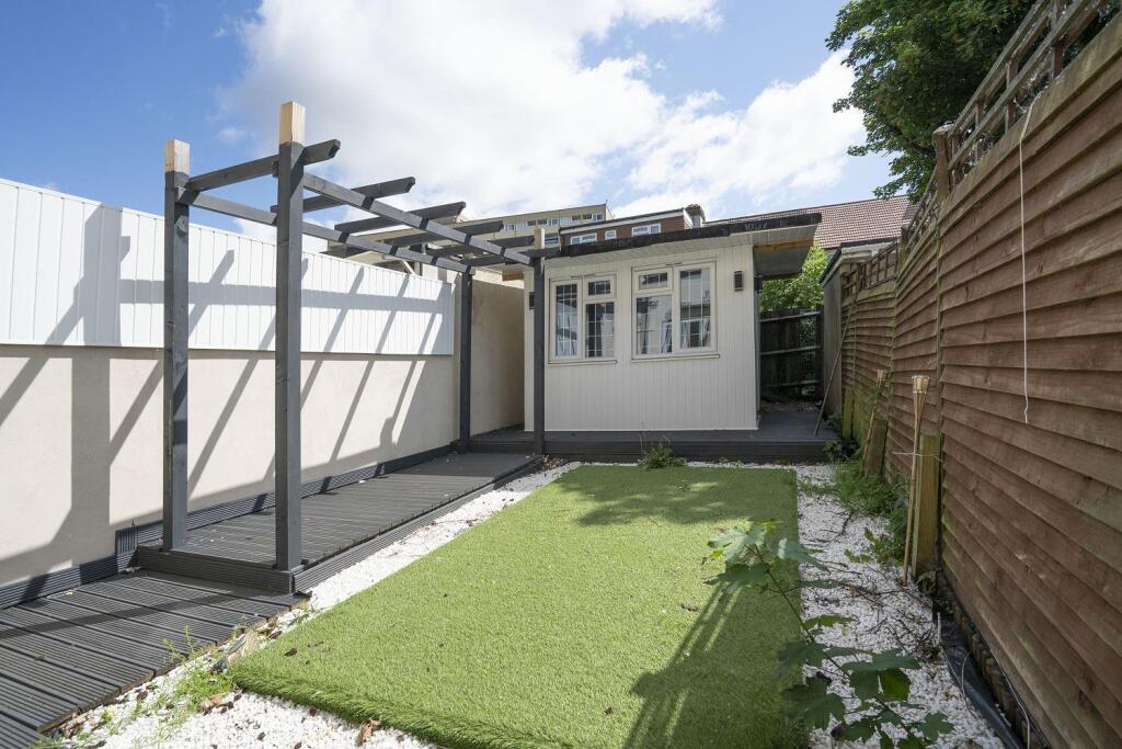 10 New Close, Colliers Wood, SW19 2SY external 2.j