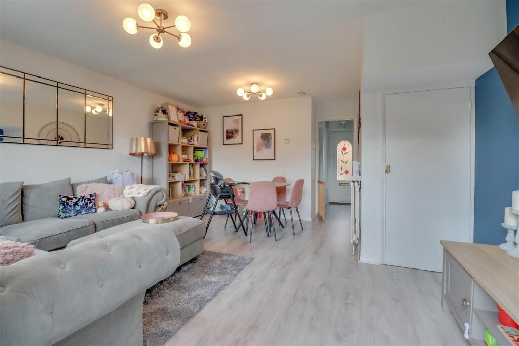 60 RODING NEW INSIDE-4.jpg