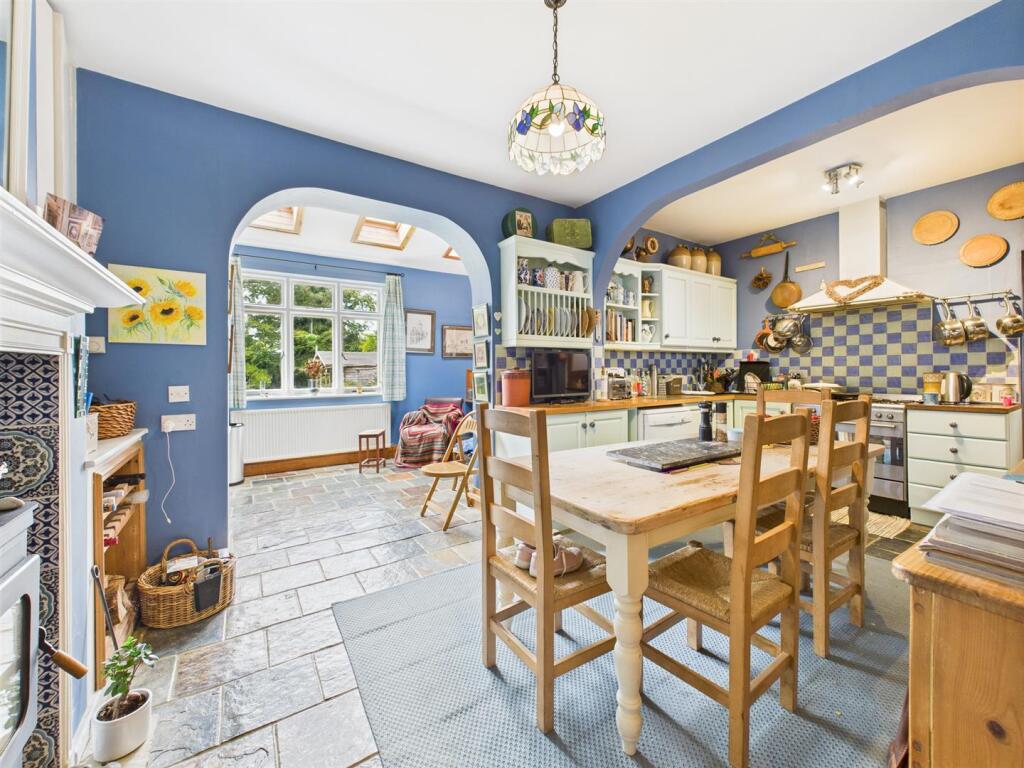 Kitchen: